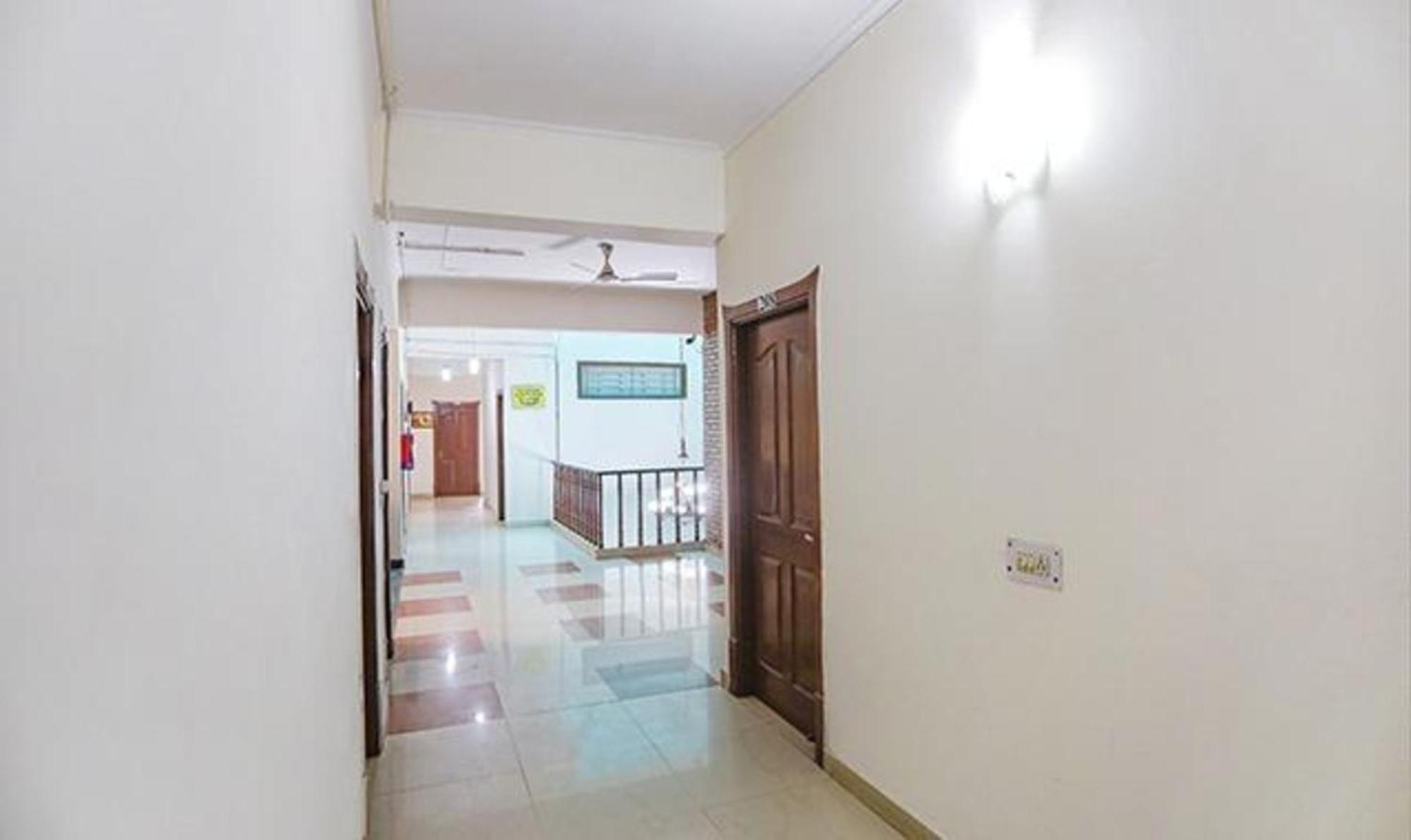 Hotel Fabexpress Ap International à Noida Extérieur photo