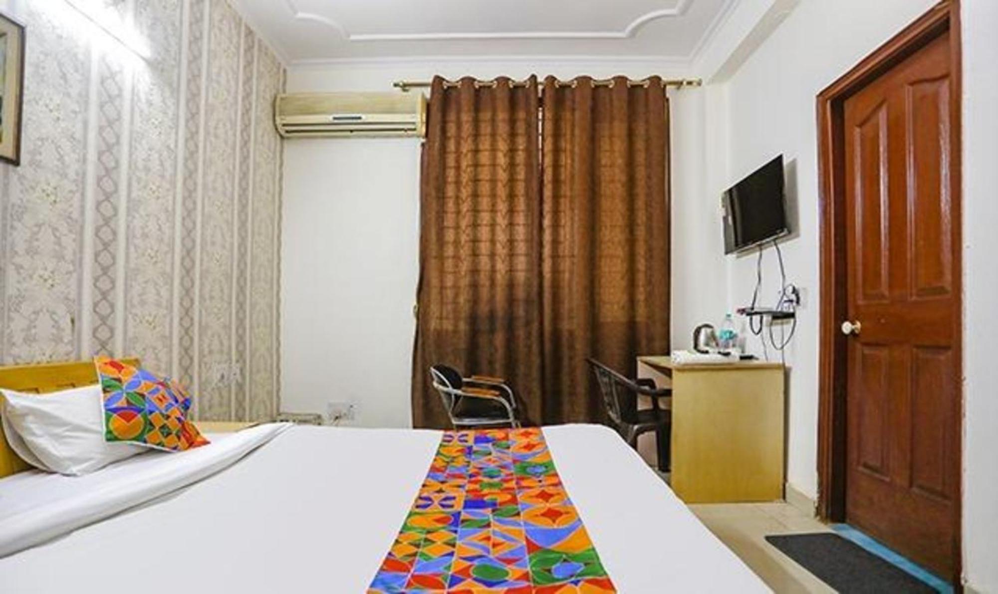 Hotel Fabexpress Ap International à Noida Extérieur photo